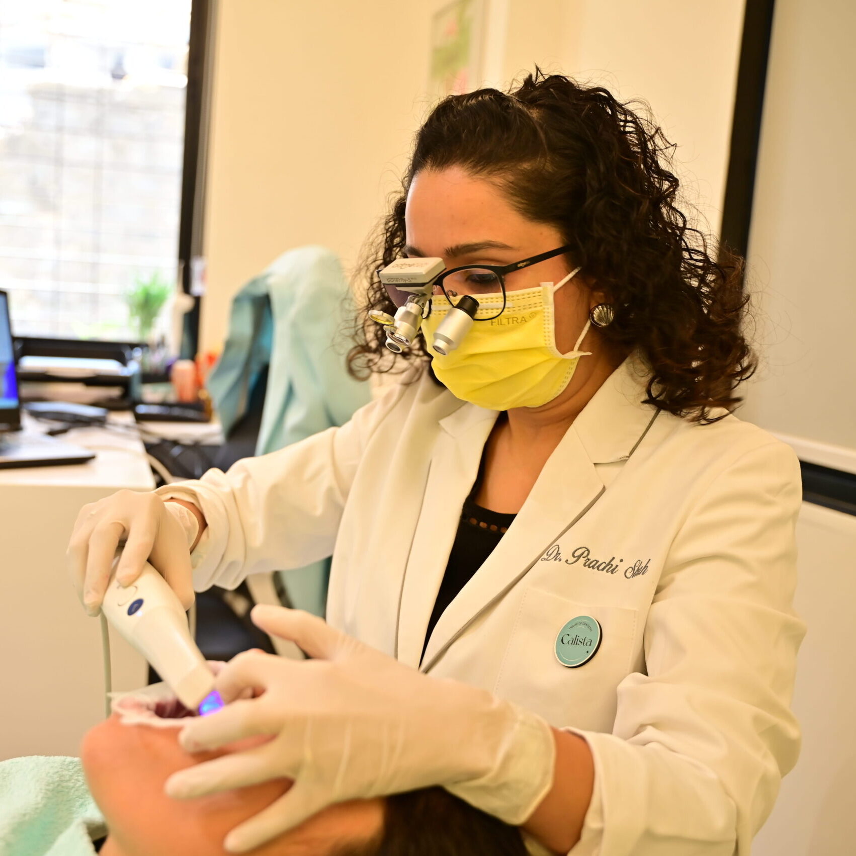 Bleeding gums treatment at Calista Dental, Mumbai